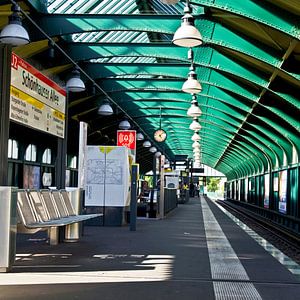 Linie U2 am Berliner U-Bahnhof Schönhauser Allee