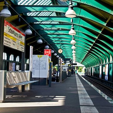 Ligne U2 à la station de métro Schönhauser Allee à Berlin sur Silva Wischeropp