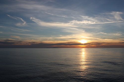 Zonsondergang op zee