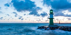 Vuurtoren in Warnemünde van Werner Dieterich