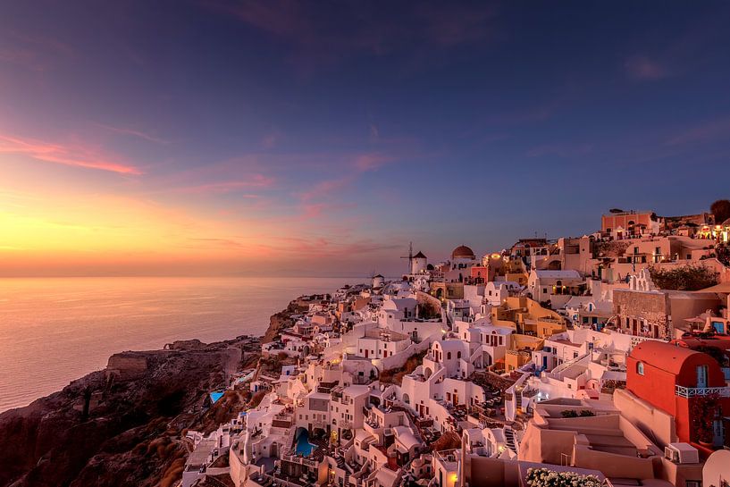 Sunset in Oia Santorini van Costas Ganasos