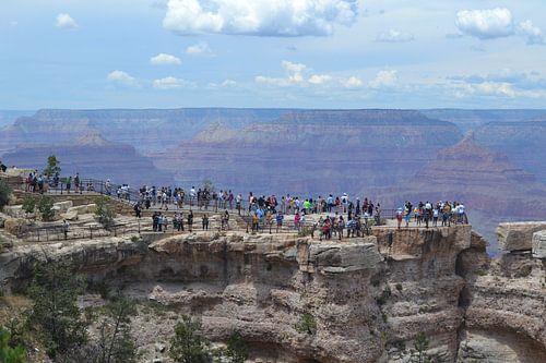 Crowds at the Grand Canyon