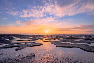 Sonnenuntergang über dem Wattenmeer von Thea.Photo