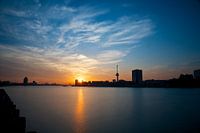 Zonsondergang op de Maas