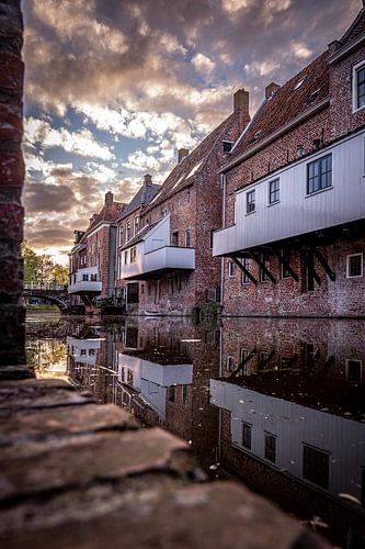 Hangende keukens Appingedam vanaf het Damsterdiep