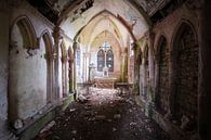 Dunkle und verlassene Kapelle. von Roman Robroek – Fotos verlassener Gebäude Miniaturansicht