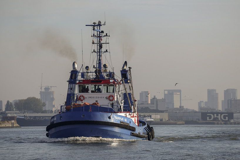 Tug Fairplay in the port of Rotterdam by scheepskijkerhavenfotografie