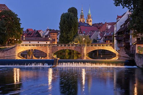 Maxbrücke in Neurenberg bij nacht
