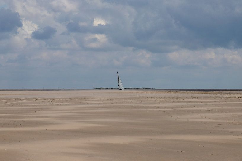 Sailing on the beach by Ton Tolboom
