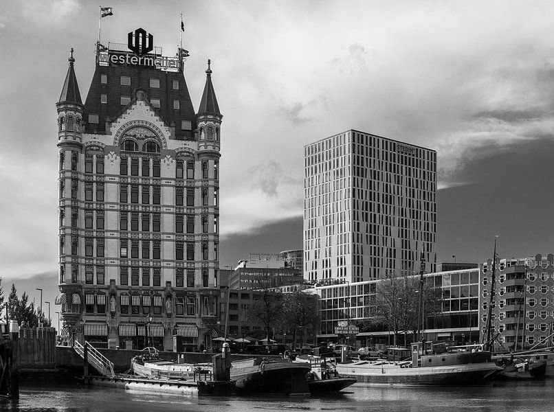 Oude haven met witte huis van Ilya Korzelius