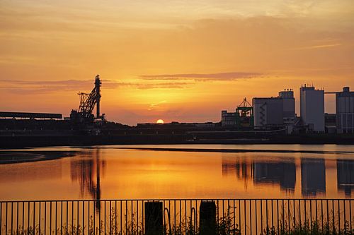Zonsopgang in de haven van Bremen