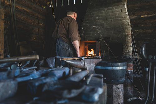 Schmied bei der Arbeit