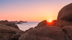 Sonnenuntergang an der Côte de Granit Rose, Bretagne, Frankreich