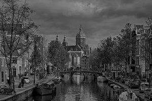 Oudezijds Achterburgwal Amsterdam van Foto Amsterdam/ Peter Bartelings