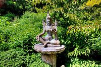 Boeddhabeeld in het Nepalese Himalaya-paviljoen Wiesent bij Regensburg