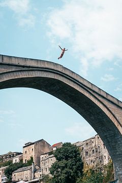 Ein Sprung von Stari Most von Victor van der Kaaij