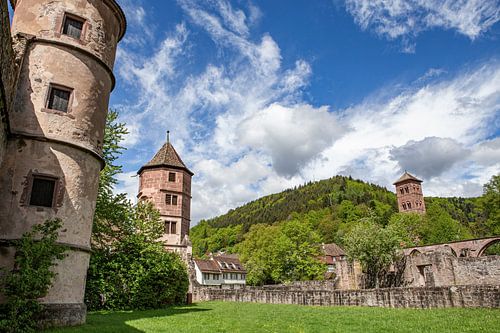 Ruines d'un ancien monastère "Hirsau" dans la Forêt-Noire