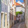 Portugees straatje om heerlijk doorheen te slenteren van Michèle Huge