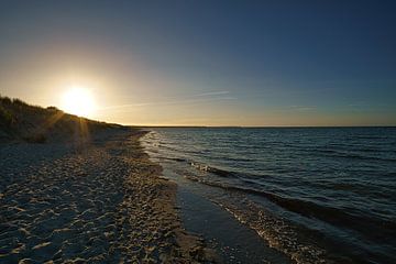 Sonnenuntergang am Strand von Zingst, romantisch von Martin Köbsch