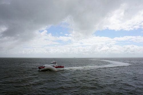 Boot Wagenborg op Waddenzee