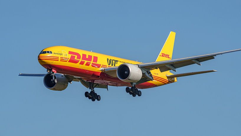 Landing DHL Aviation Boeing 777 cargo plane. by Jaap van den Berg