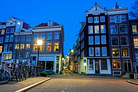 Stadtbild von Amsterdam mit Sonnenuntergang von Eye on You