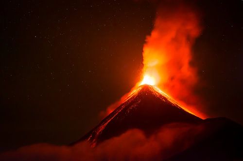 Eruptie van de Fuego Vulkaan in Guatemala