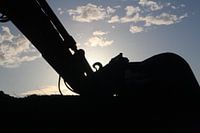 graafmachine in de avondzon