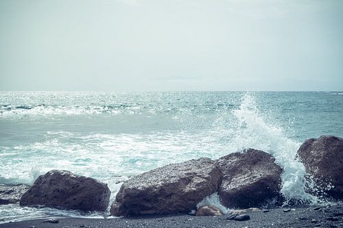 Rotsen met opspattend water op Tenerife