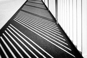 Schaduwen op de Hoge Brug in Maastricht