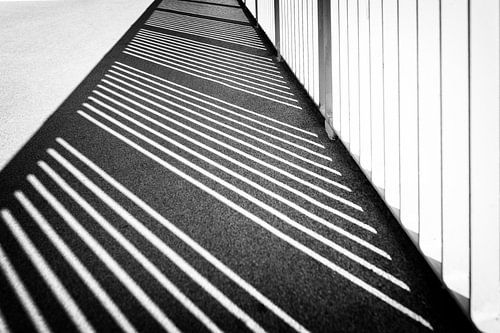 Schaduwen op de Hoge Brug in Maastricht