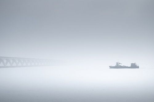 Une belle après-midi brumeuse près du pont de Zélande, en Zélande, avec un k