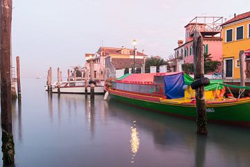 Burnao kleurrijke bootjes van Werner Lerooy