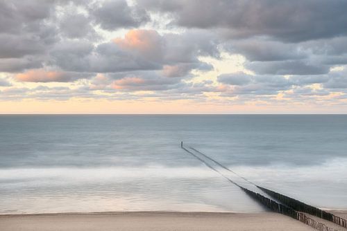 Maritieme langzame sluitertijd bij de kust van Domburg – rustgevende fotokunst