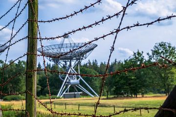 Omgeving Kamp Westerbork. WSRT en prikkeldraad van Miranda Heemskerk