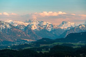 Coucher de soleil sur les hautes Alpes de l'Allgäu sur Leo Schindzielorz