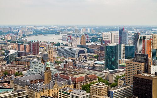 De skyline van Rotterdam met diverse hotspots