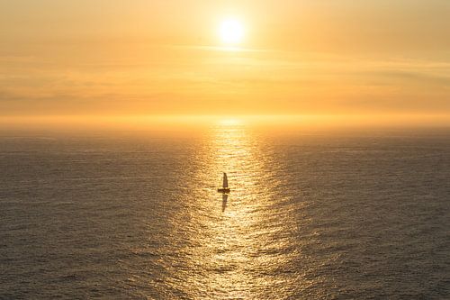 Voilier solitaire sur l'Atlantique