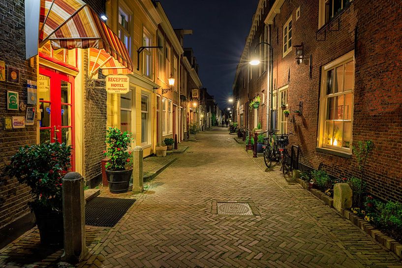 De Trompetstraat in Delft met zijn mooie oude karakteristieke hu van Bas Meelker