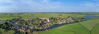 Lucht panorama van het traditionele dorp Oosthem in Friesland Nederland