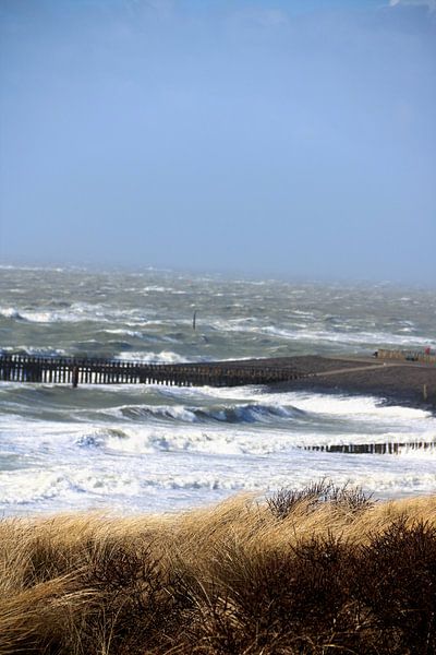 Storm aan zee by Wendy Hilberath