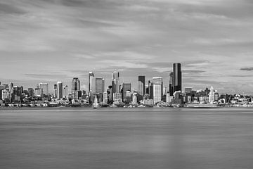 Seattle skyline by Ilya Korzelius