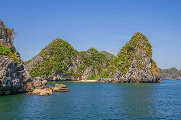 The beauty of Hạ Long Bay, Vietnam by Antwan Janssen