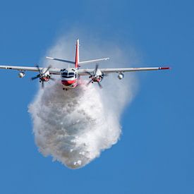 Avion de lutte contre les incendies Grumman S-2T Turbo Firecat. sur Jaap van den Berg