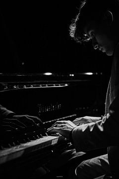 Pianist James Malikey in action van Dave Lust