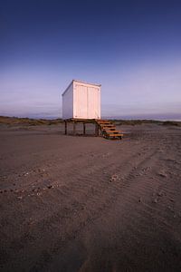 Strandhaus nach Sonnenuntergang von Thom Brouwer