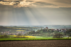 Sonnenstrahlen auf Kapelle Schönberg