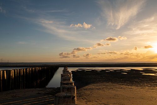 Strandpalen bij zee