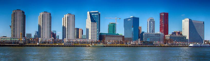 Boompjes in Rotterdam gezien vanaf Maaskade van Fons Simons