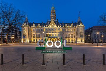 Het stadhuis van Rotterdam tijdens het blauwe uurtje van MS Fotografie | Marc van der Stelt